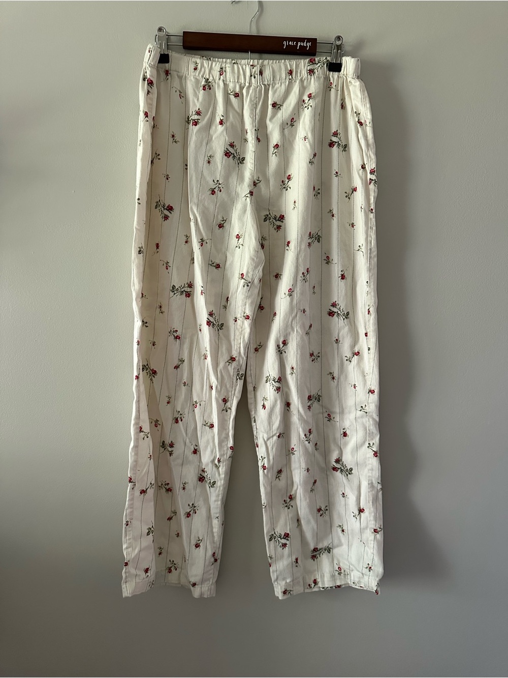 Ralph Lauren Cream Pajama Set with Red Floral Print - Picture 3 of 10